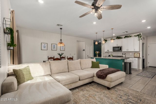 4460 W STICKLEAF Way, San Tan Valley, AZ 85144