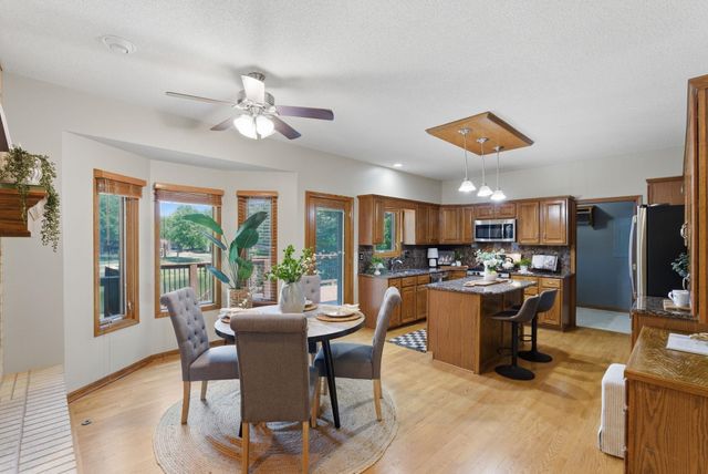 9406 E Lakepoint Dr, Wichita, KS 67226