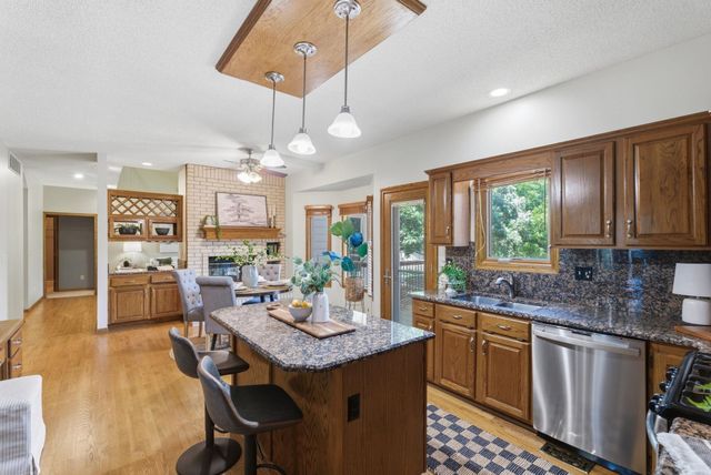 9406 E Lakepoint Dr, Wichita, KS 67226