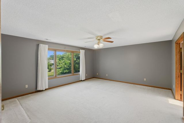 9406 E Lakepoint Dr, Wichita, KS 67226