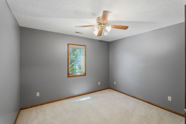 9406 E Lakepoint Dr, Wichita, KS 67226