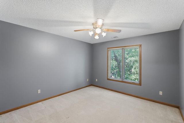 9406 E Lakepoint Dr, Wichita, KS 67226