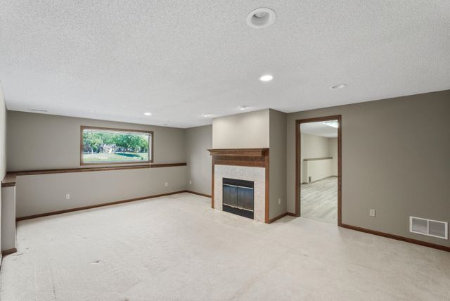 9406 E Lakepoint Dr, Wichita, KS 67226