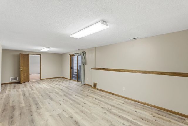 9406 E Lakepoint Dr, Wichita, KS 67226