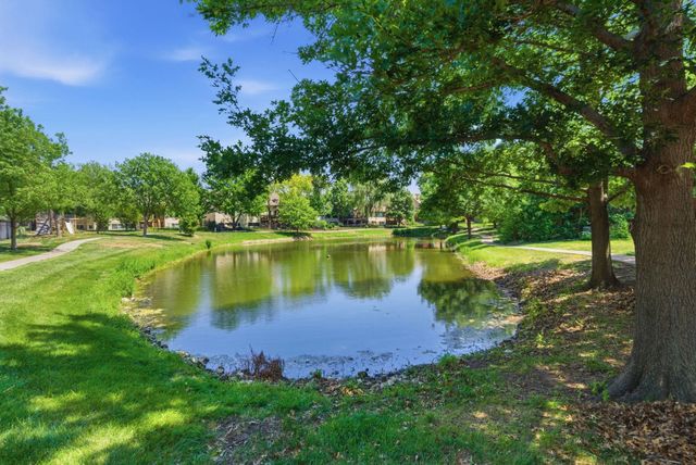 9406 E Lakepoint Dr, Wichita, KS 67226