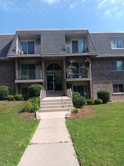 984 Crabapple Drive 102, Prospect Heights, IL 60070