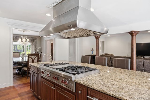 9 Arista Court, Dix Hills, NY 11746