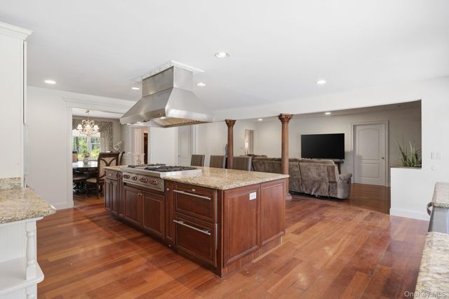 9 Arista Court, Dix Hills, NY 11746