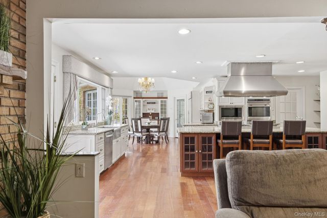9 Arista Court, Dix Hills, NY 11746