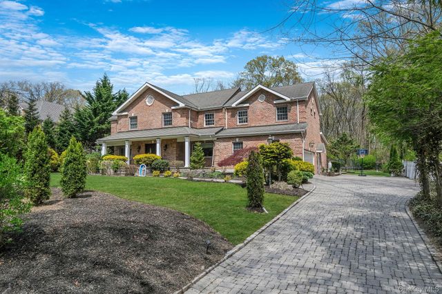 9 Arista Court, Dix Hills, NY 11746
