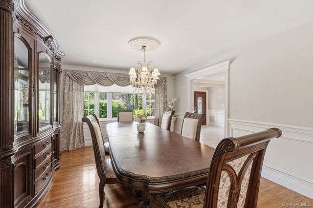 9 Arista Court, Dix Hills, NY 11746