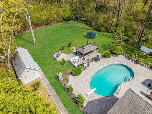 9 Arista Court, Dix Hills, NY 11746