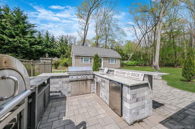 9 Arista Court, Dix Hills, NY 11746