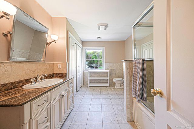 9 Arista Court, Dix Hills, NY 11746