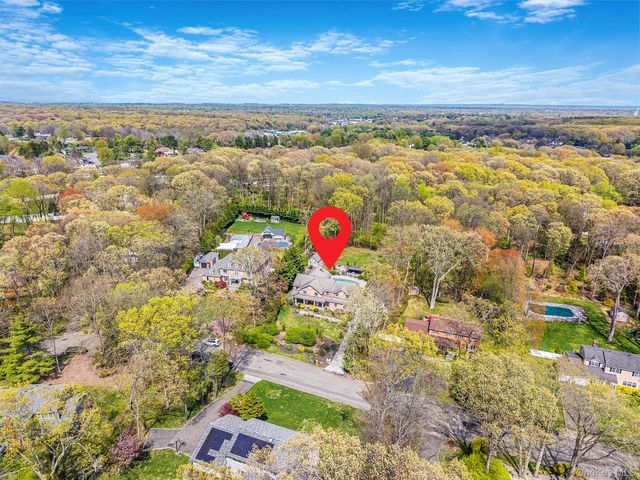 9 Arista Court, Dix Hills, NY 11746