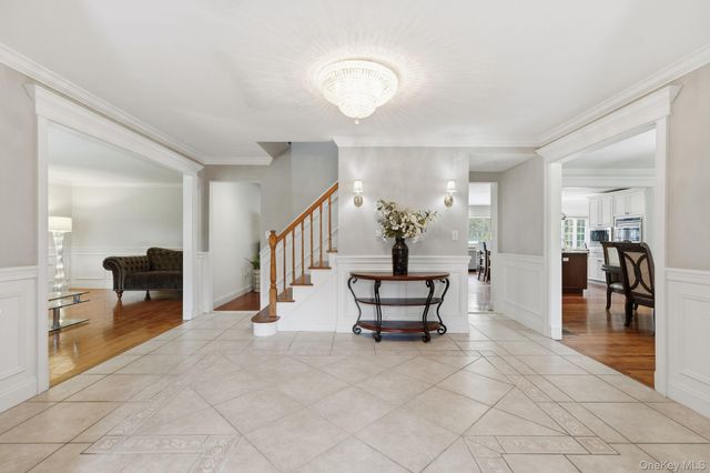 9 Arista Court, Dix Hills, NY 11746
