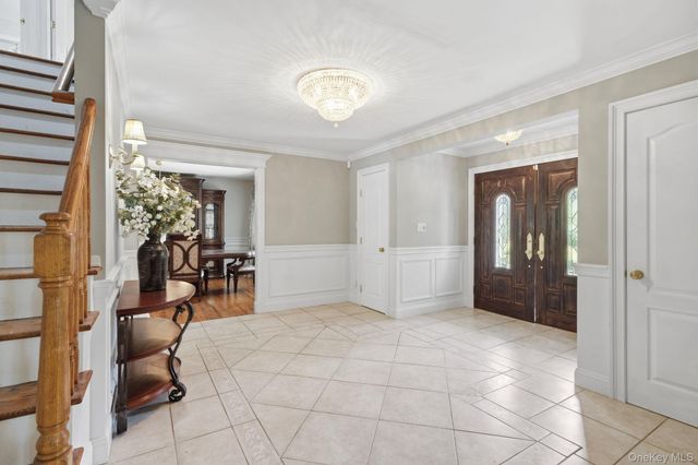 9 Arista Court, Dix Hills, NY 11746
