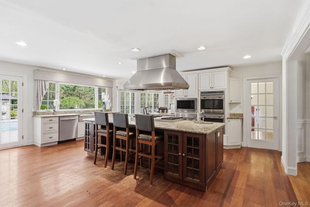 9 Arista Court, Dix Hills, NY 11746