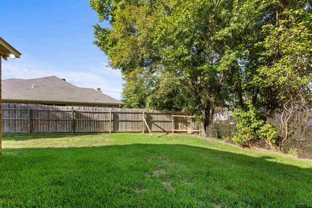 98 Hickory Rd., Bullard, TX 75757