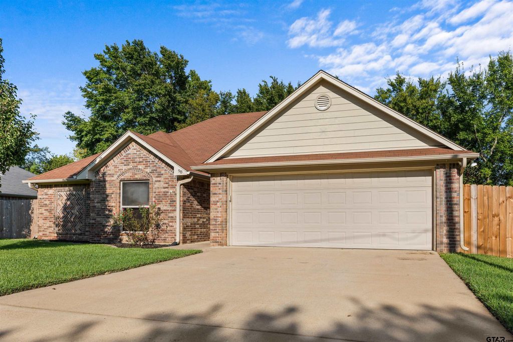 98 Hickory Rd., Bullard, TX 75757