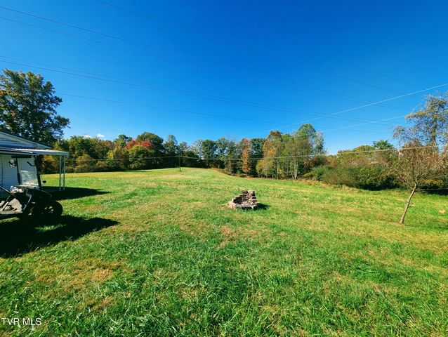 279 State Route Road, Clintwood, VA 24228