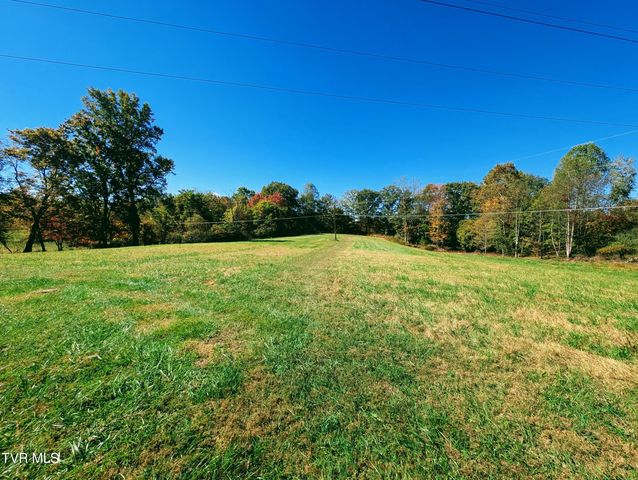 279 State Route Road, Clintwood, VA 24228