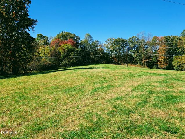 279 State Route Road, Clintwood, VA 24228