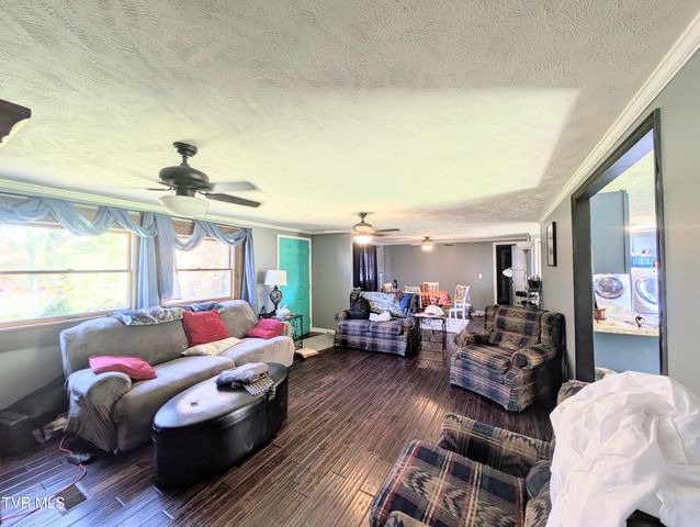 279 State Route Road, Clintwood, VA 24228