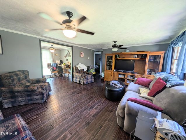 279 State Route Road, Clintwood, VA 24228