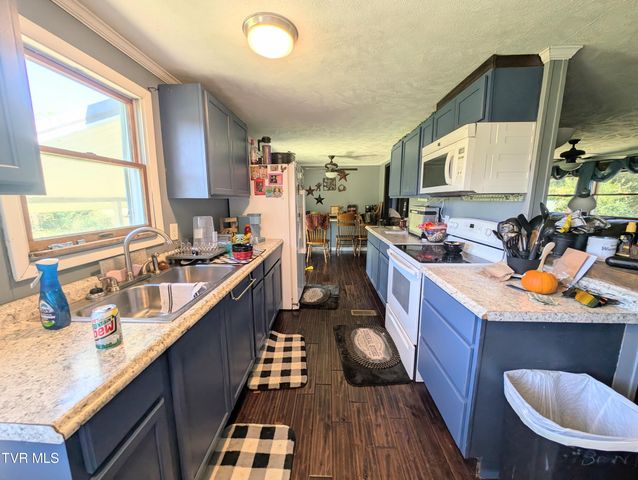 279 State Route Road, Clintwood, VA 24228