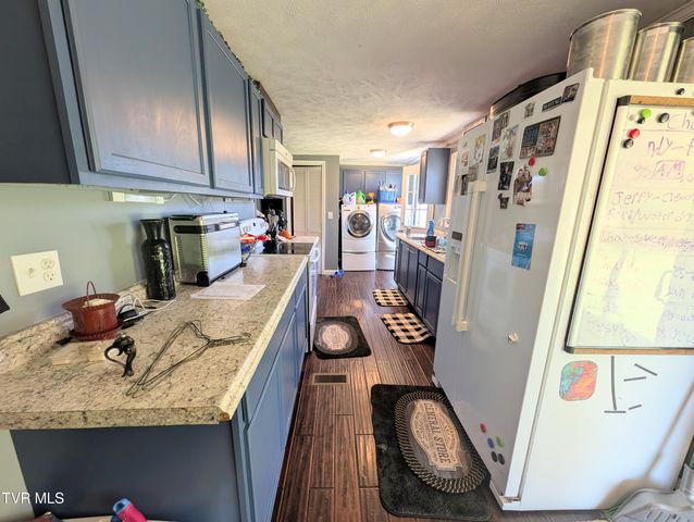 279 State Route Road, Clintwood, VA 24228