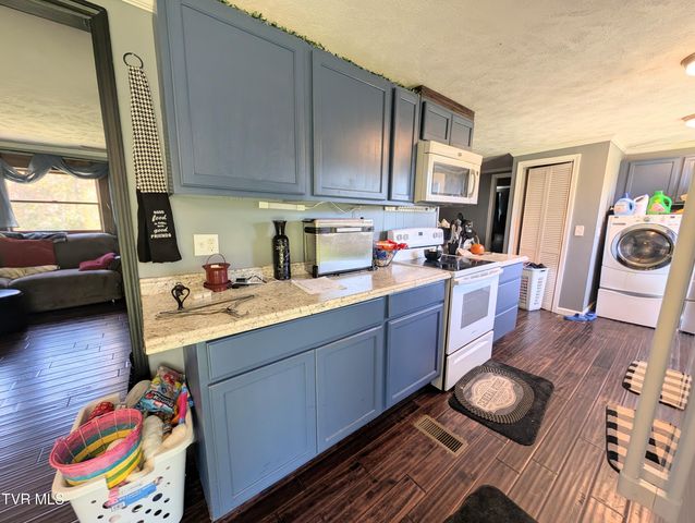 279 State Route Road, Clintwood, VA 24228