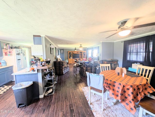 279 State Route Road, Clintwood, VA 24228