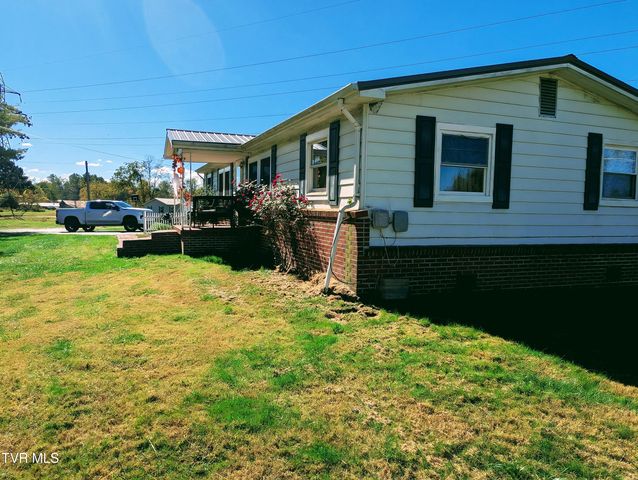 279 State Route Road, Clintwood, VA 24228