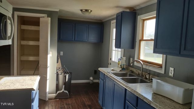 279 State Route Road, Clintwood, VA 24228