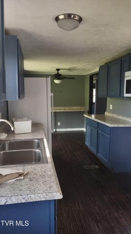 279 State Route Road, Clintwood, VA 24228