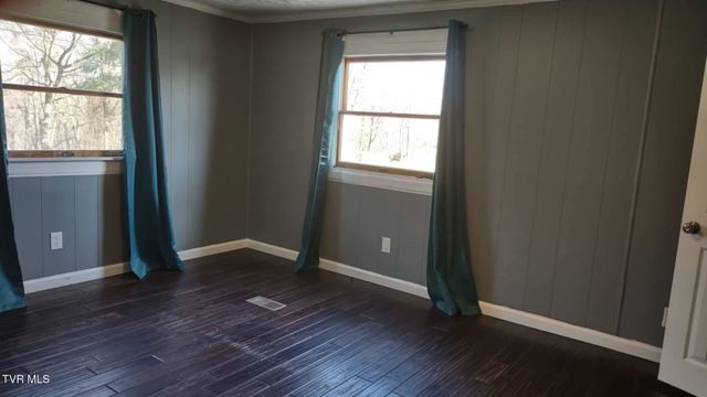 279 State Route Road, Clintwood, VA 24228