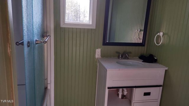 279 State Route Road, Clintwood, VA 24228