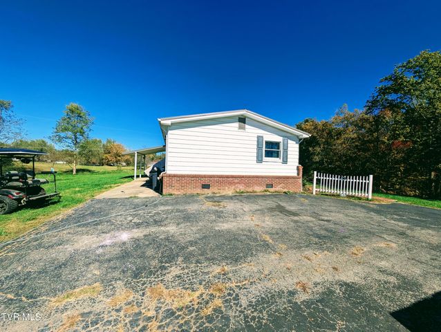 279 State Route Road, Clintwood, VA 24228