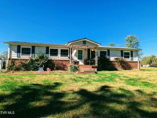 279 State Route Road, Clintwood, VA 24228
