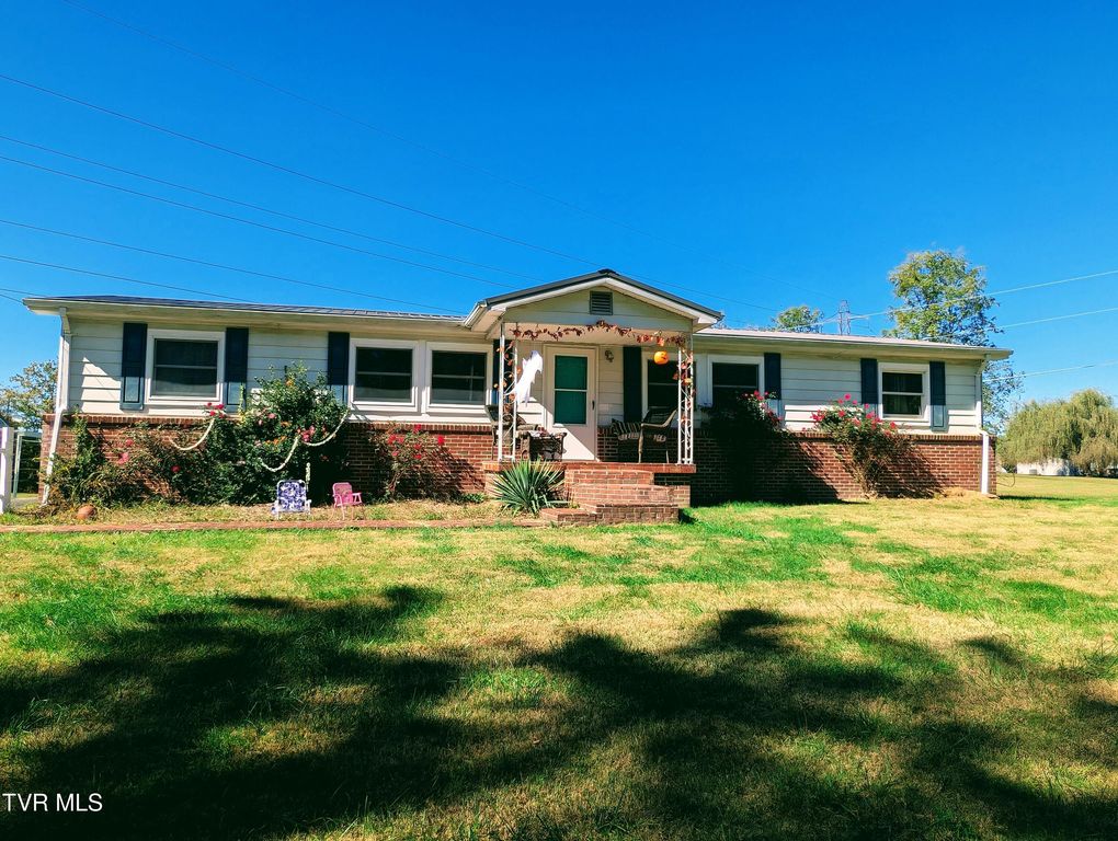 279 State Route Road, Clintwood, VA 24228