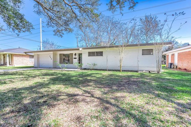 206 Crestview Drive, Hitchcock, TX 77563