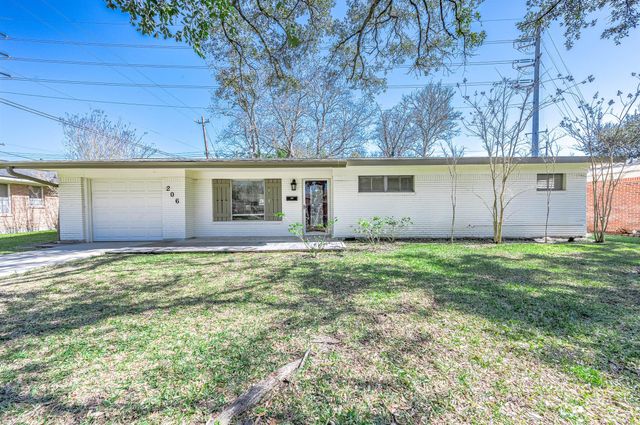 206 Crestview Drive, Hitchcock, TX 77563