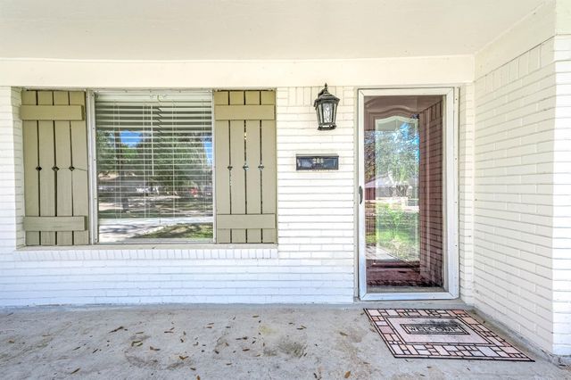 206 Crestview Drive, Hitchcock, TX 77563