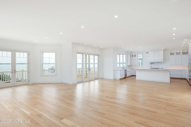 39 Bay Shore Drive, Toms River, NJ 08753