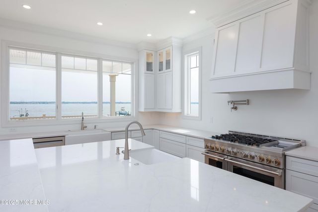 39 Bay Shore Drive, Toms River, NJ 08753