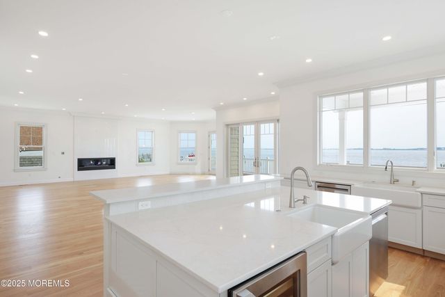 39 Bay Shore Drive, Toms River, NJ 08753