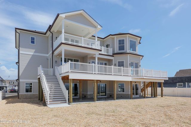 39 Bay Shore Drive, Toms River, NJ 08753