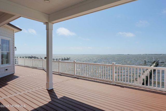 39 Bay Shore Drive, Toms River, NJ 08753