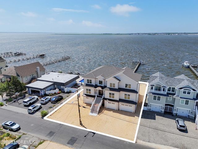 39 Bay Shore Drive, Toms River, NJ 08753